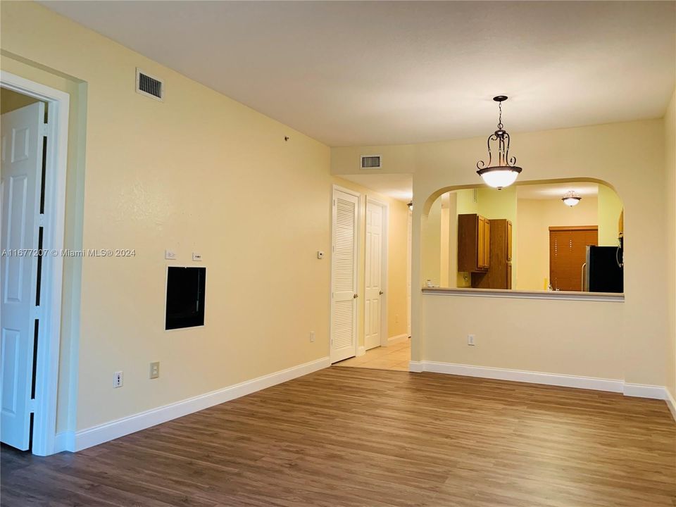 For Rent: $2,400 (2 beds, 2 baths, 1146 Square Feet)