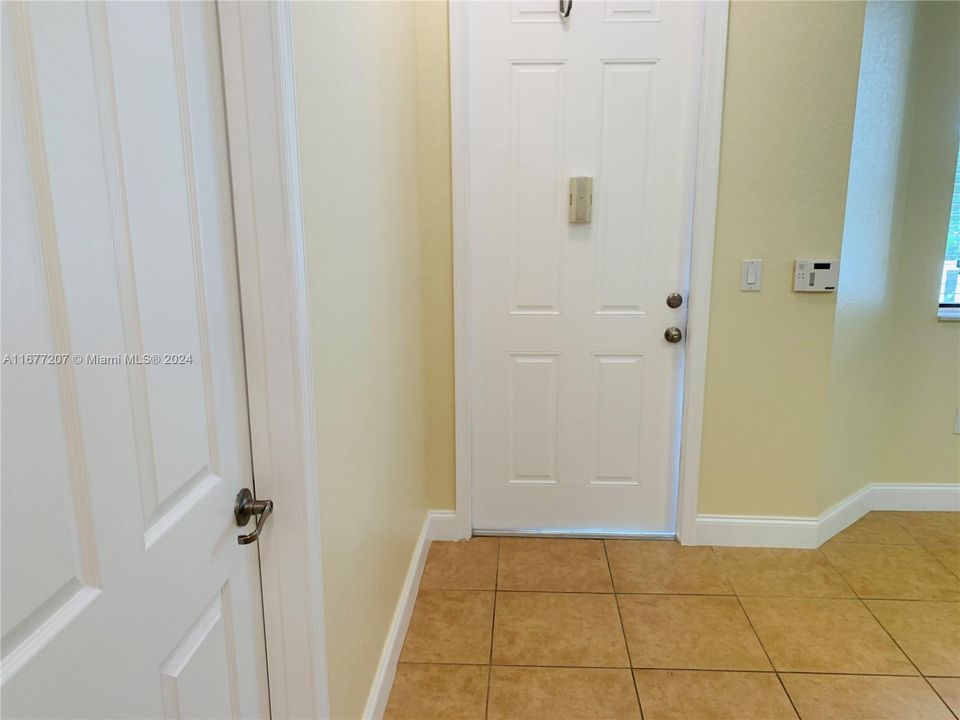 For Rent: $2,400 (2 beds, 2 baths, 1146 Square Feet)