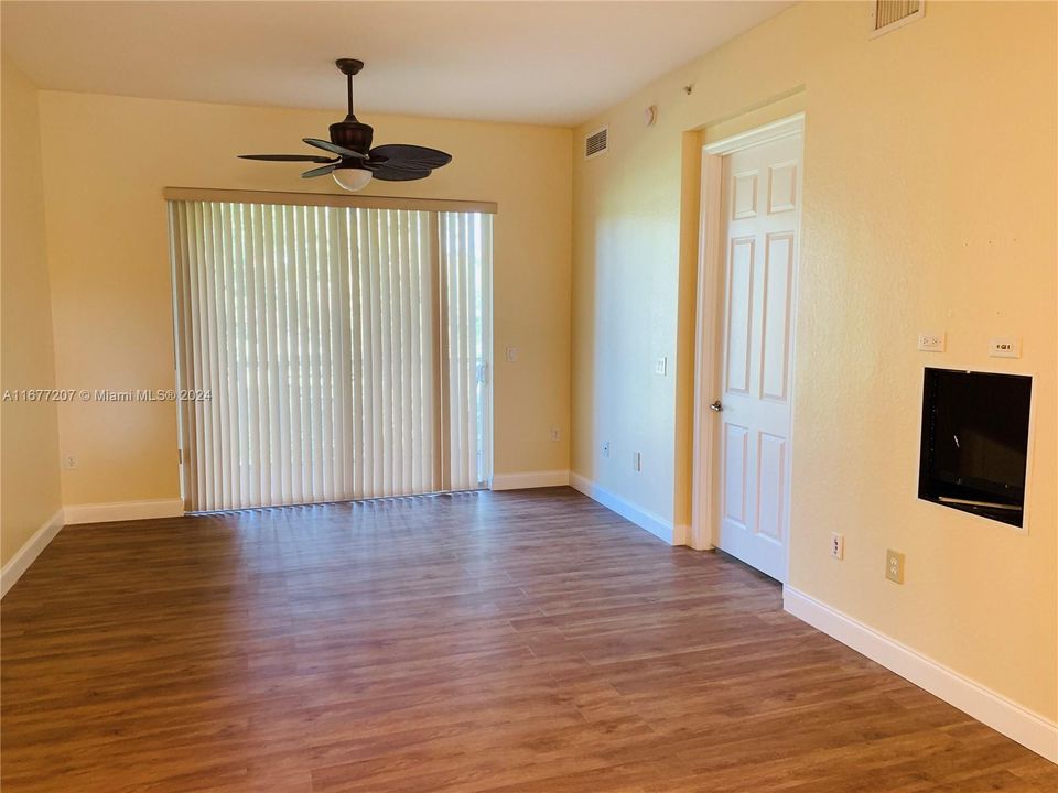 For Rent: $2,400 (2 beds, 2 baths, 1146 Square Feet)