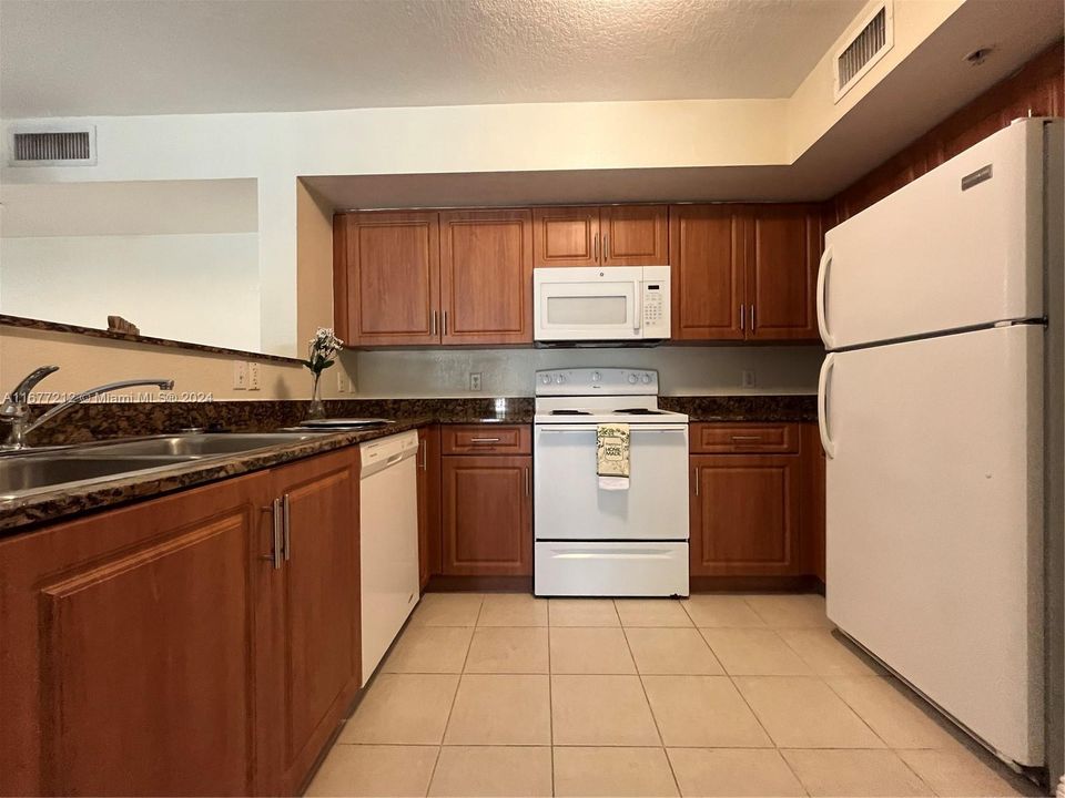 For Rent: $2,700 (3 beds, 2 baths, 1079 Square Feet)