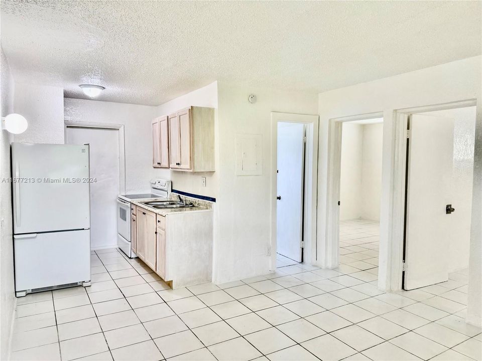 For Rent: $1,675 (2 beds, 1 baths, 900 Square Feet)