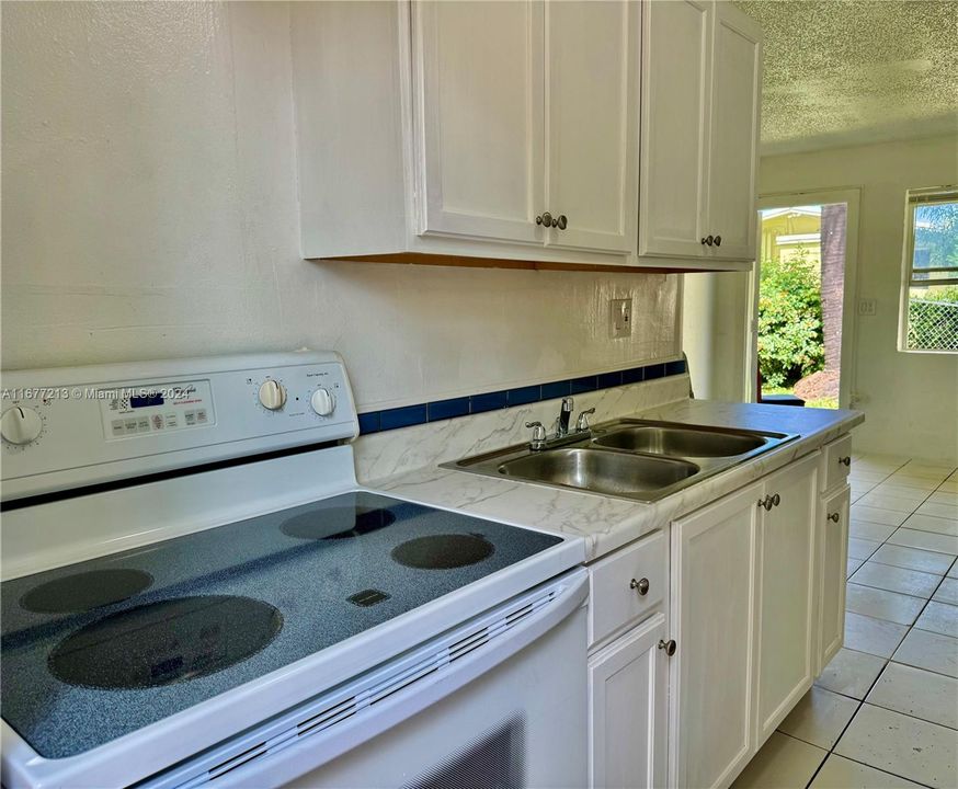 For Rent: $1,675 (2 beds, 1 baths, 900 Square Feet)