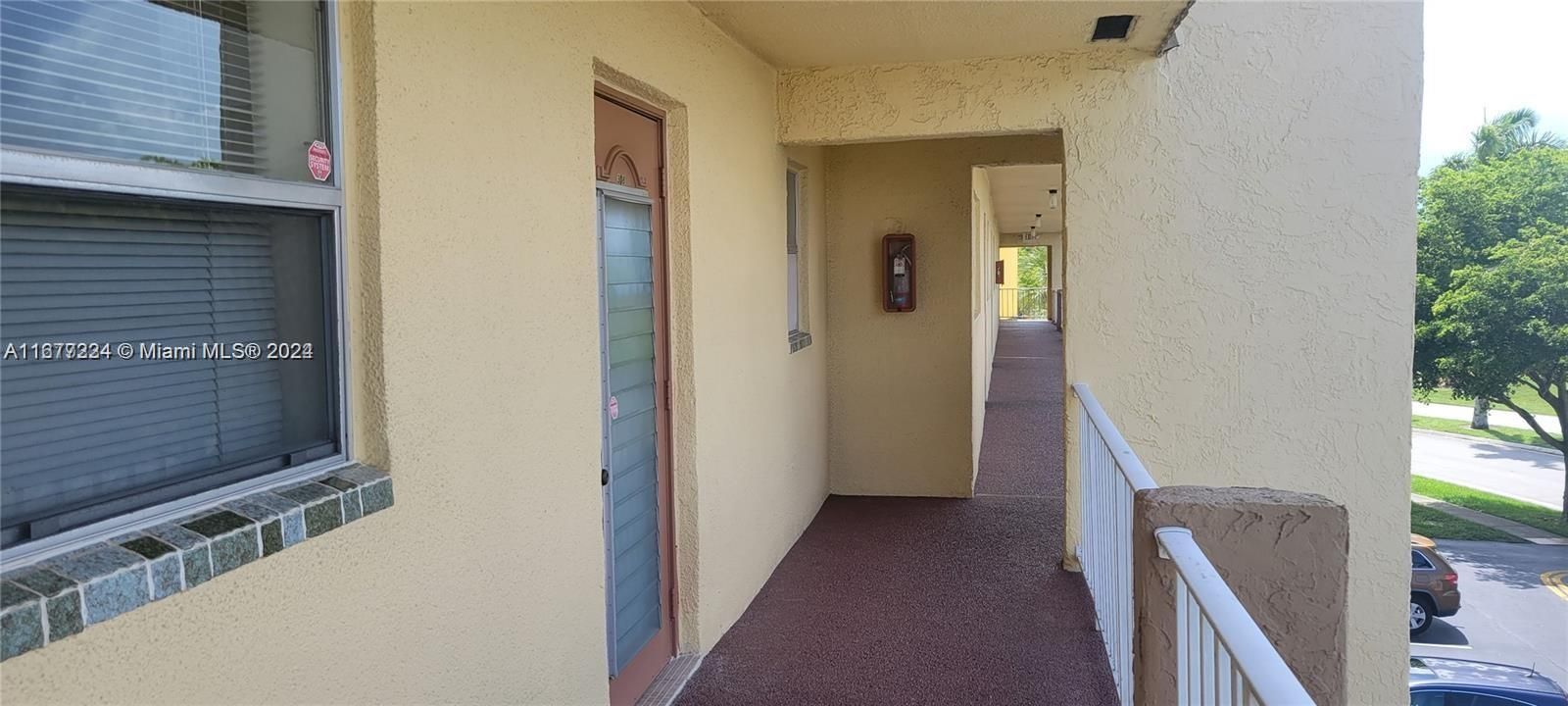 For Sale: $99,000 (1 beds, 1 baths, 640 Square Feet)