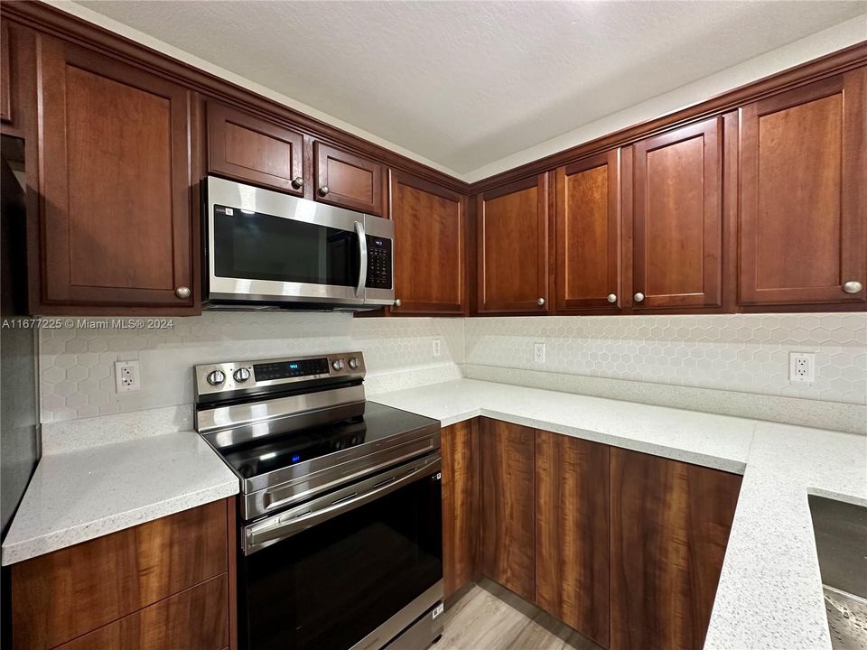 For Rent: $2,890 (3 beds, 2 baths, 1288 Square Feet)