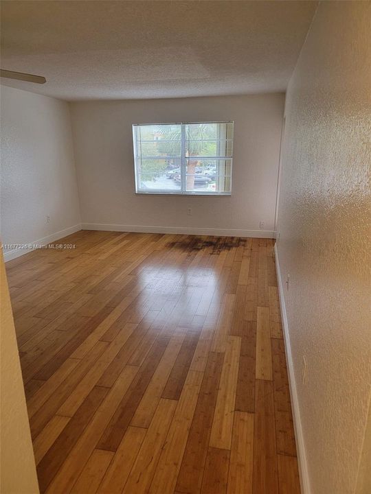 For Rent: $2,100 (2 beds, 2 baths, 950 Square Feet)