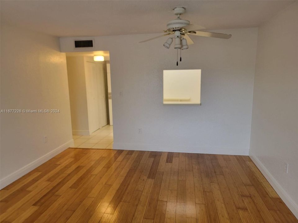 For Rent: $2,100 (2 beds, 2 baths, 950 Square Feet)