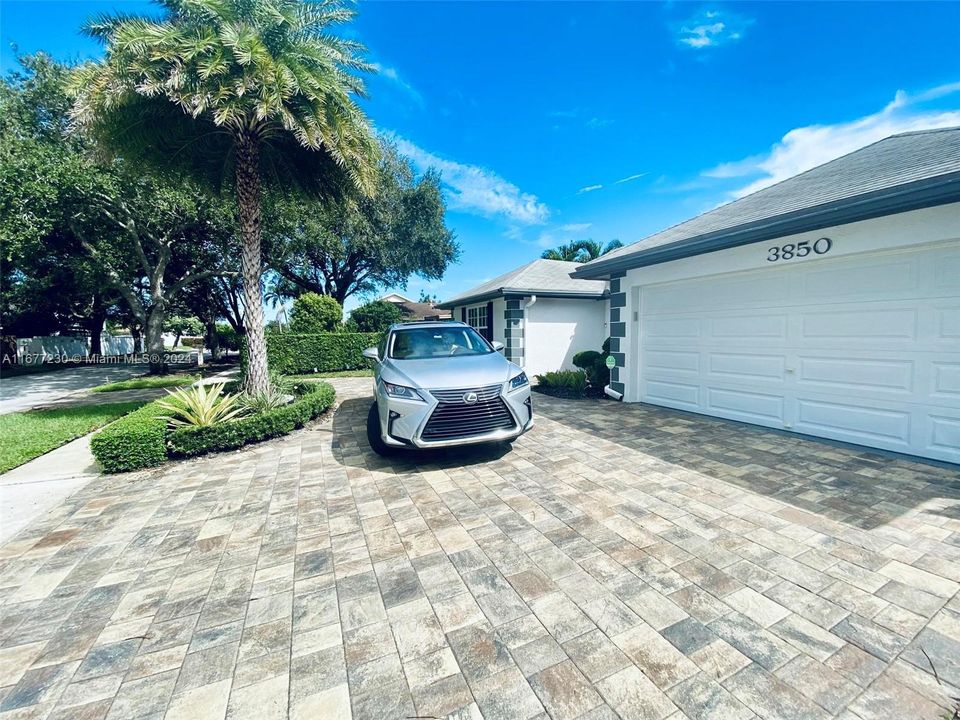 For Sale: $650,000 (3 beds, 2 baths, 1705 Square Feet)