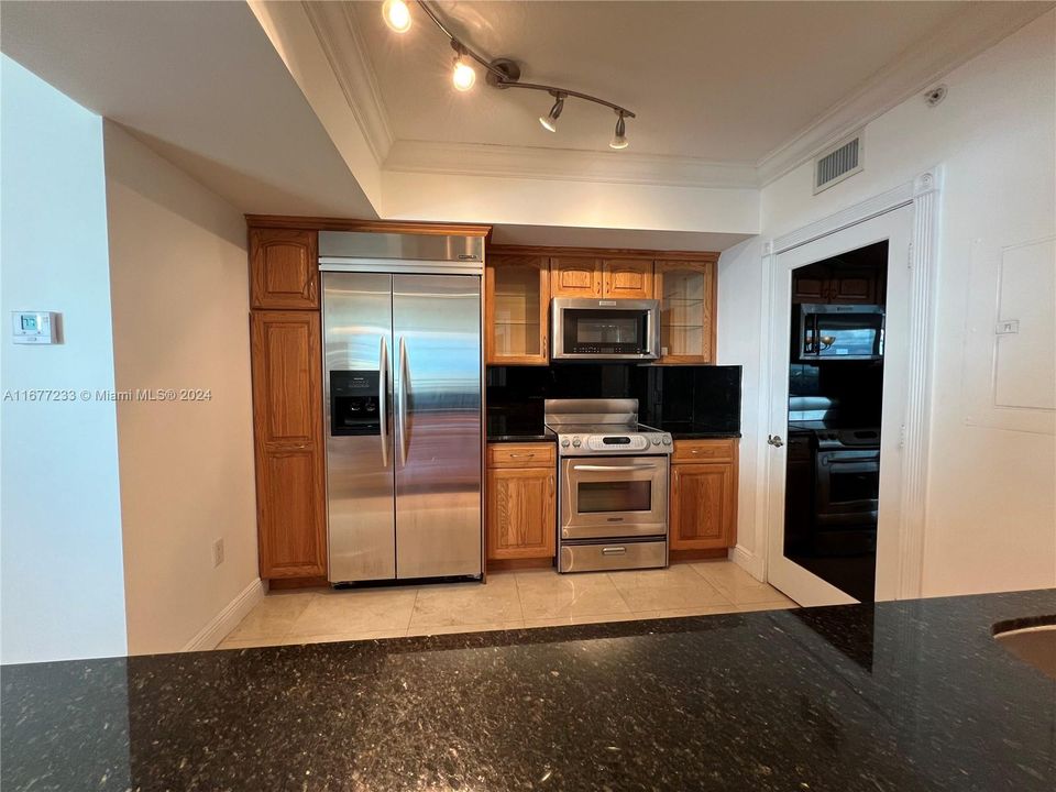 For Sale: $529,900 (2 beds, 2 baths, 1467 Square Feet)