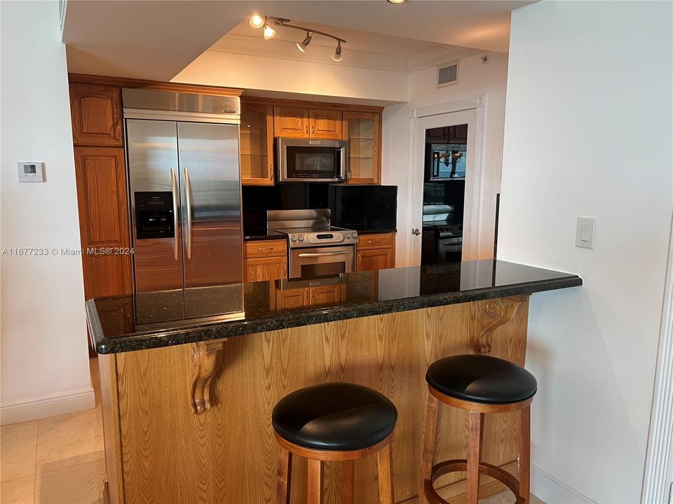 For Sale: $529,900 (2 beds, 2 baths, 1467 Square Feet)