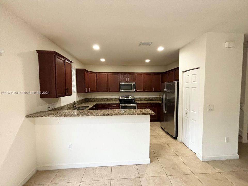 For Rent: $3,950 (4 beds, 2 baths, 1793 Square Feet)