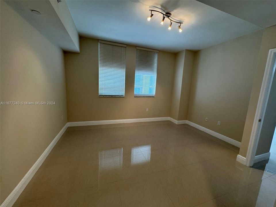 For Rent: $3,600 (2 beds, 2 baths, 970 Square Feet)