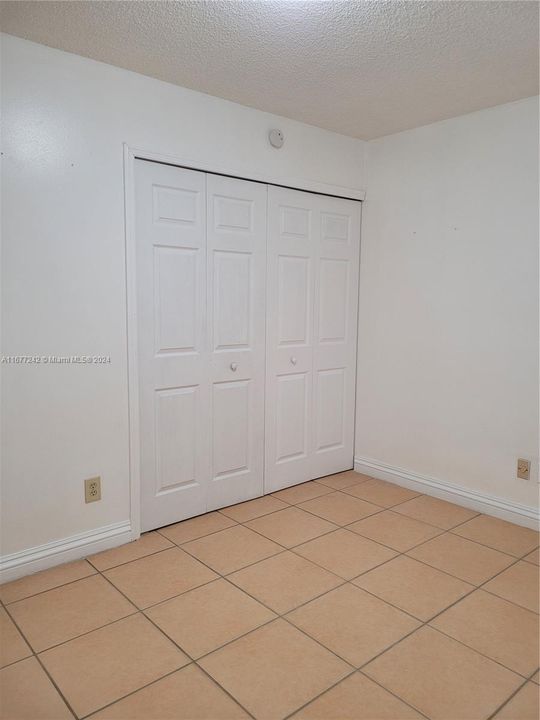 For Sale: $285,000 (2 beds, 2 baths, 1038 Square Feet)