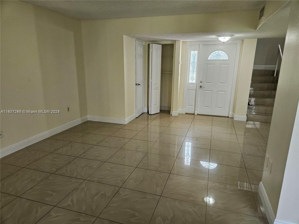 For Rent: $2,900 (3 beds, 2 baths, 1500 Square Feet)