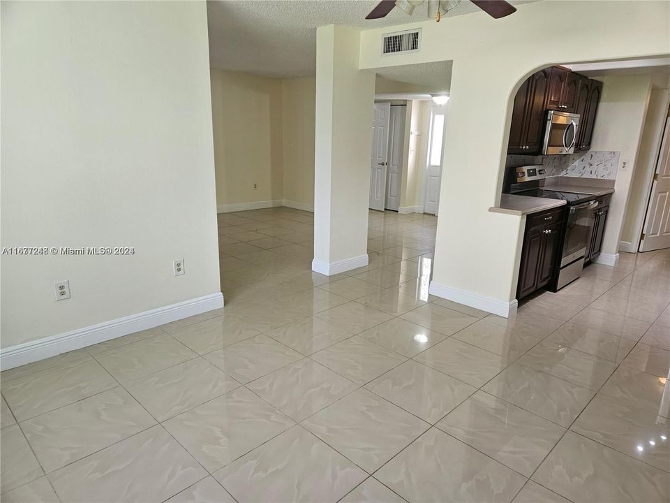 For Rent: $2,900 (3 beds, 2 baths, 1500 Square Feet)