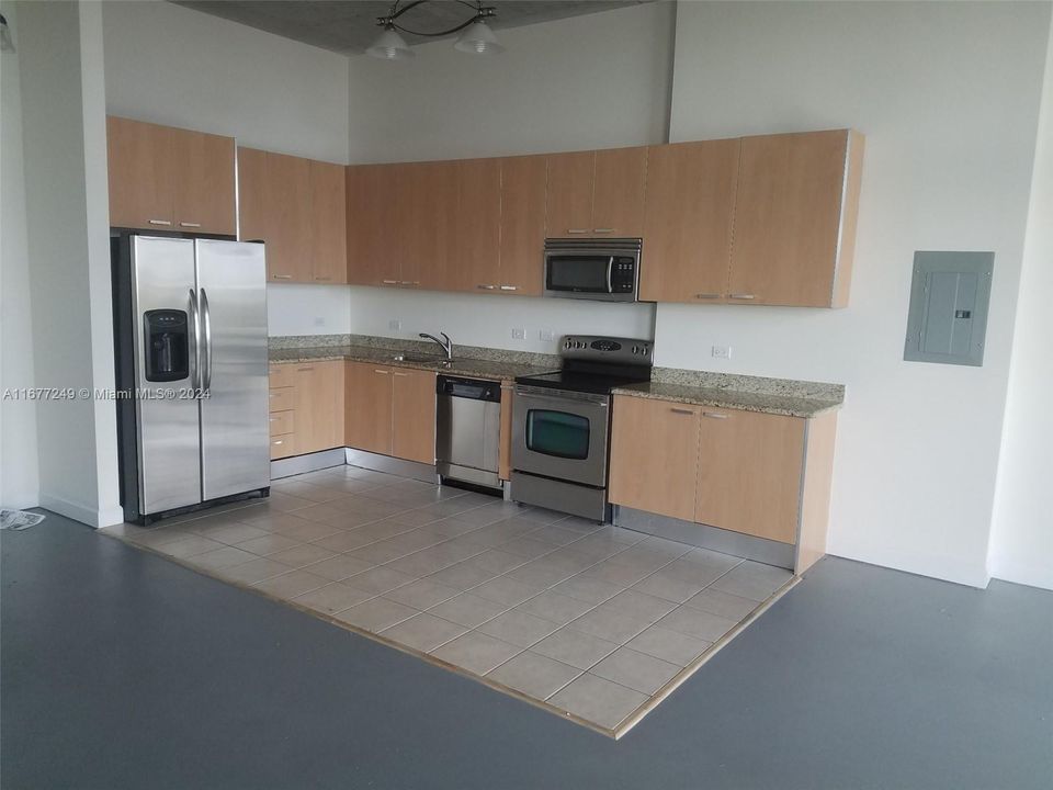 For Rent: $2,200 (1 beds, 1 baths, 730 Square Feet)