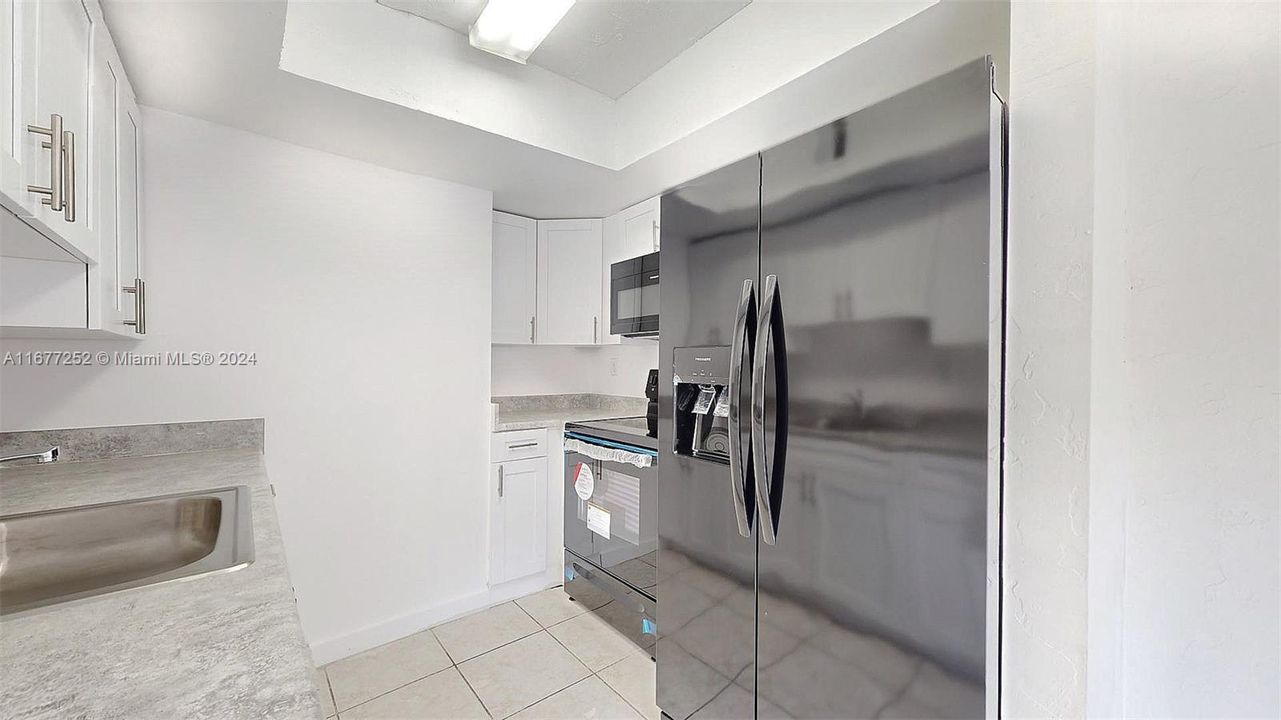 For Rent: $1,700 (2 beds, 1 baths, 944 Square Feet)