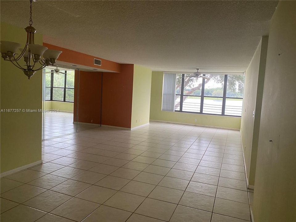 For Rent: $2,500 (2 beds, 2 baths, 1300 Square Feet)