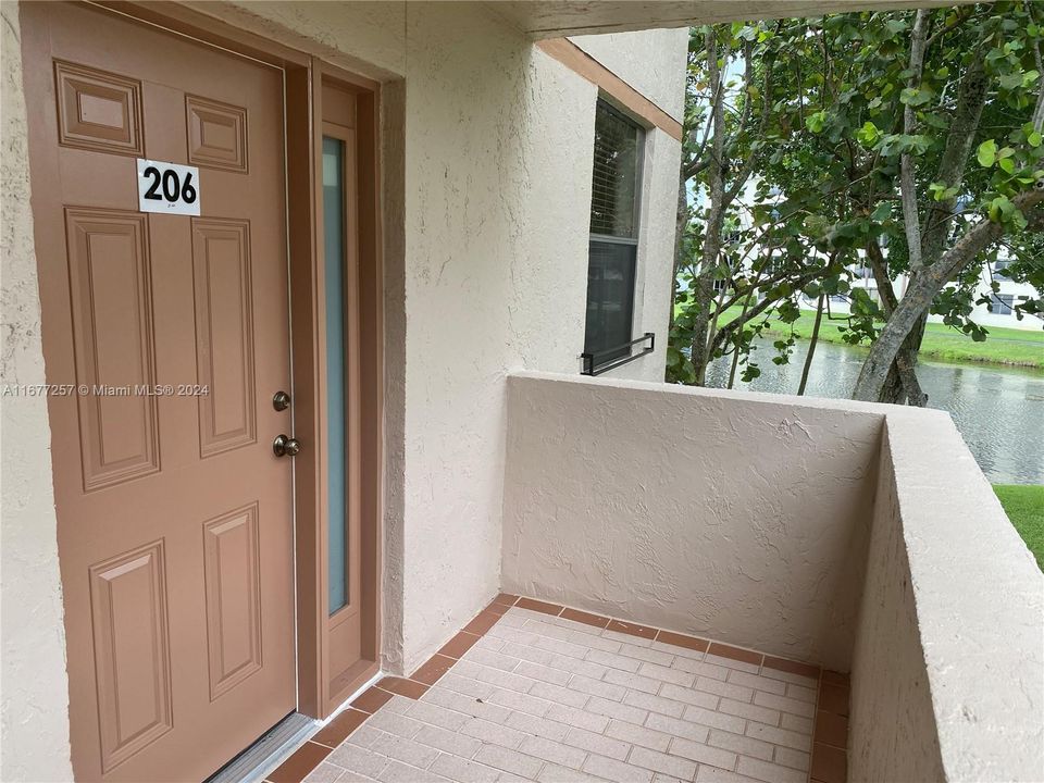 For Rent: $2,500 (2 beds, 2 baths, 1300 Square Feet)