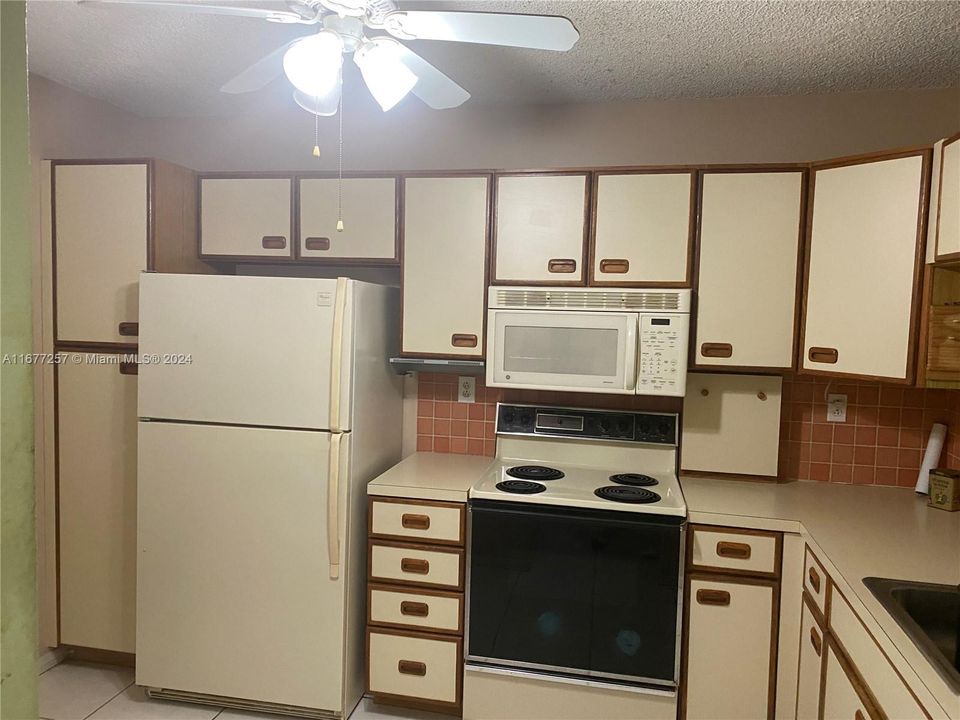 For Rent: $2,500 (2 beds, 2 baths, 1300 Square Feet)