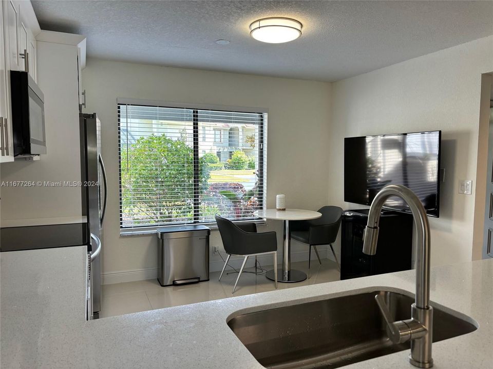 For Sale: $354,900 (2 beds, 2 baths, 1280 Square Feet)