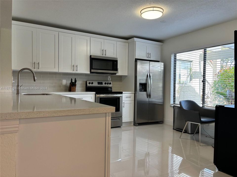 For Sale: $354,900 (2 beds, 2 baths, 1280 Square Feet)