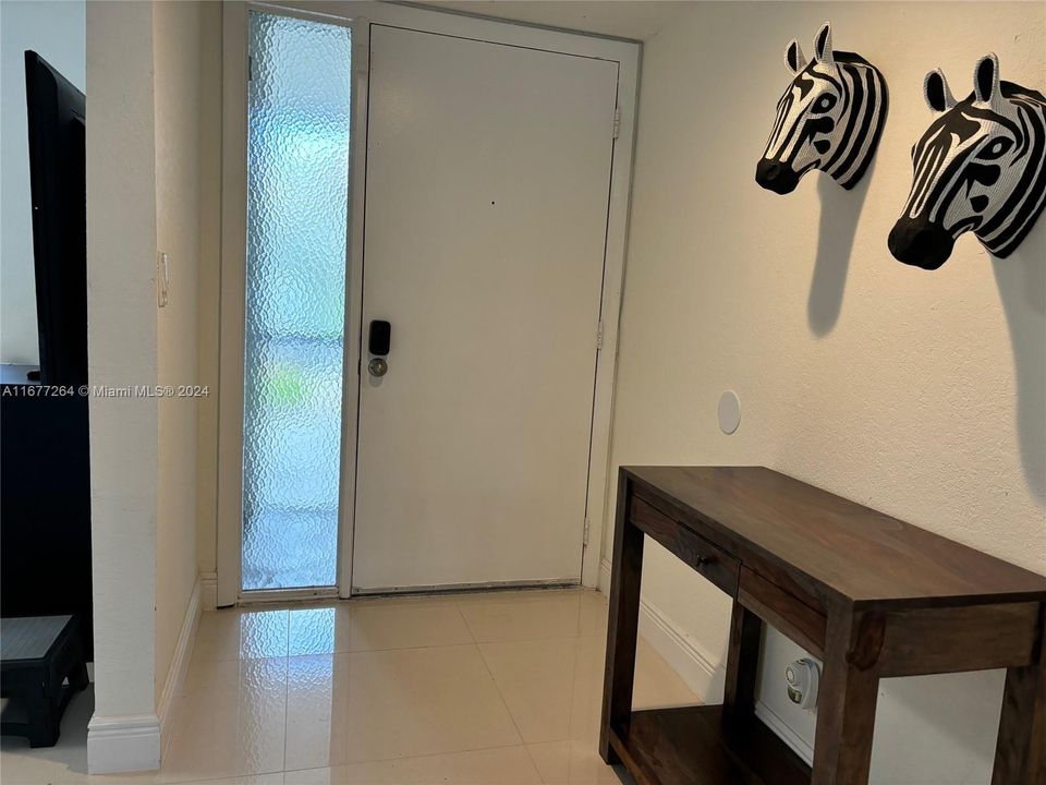 En Venta: $354,900 (2 camas, 2 baños, 1280 Pies cuadrados)