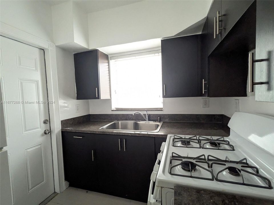 For Rent: $2,250 (2 beds, 1 baths, 1000 Square Feet)