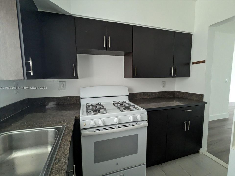 For Rent: $2,250 (2 beds, 1 baths, 1000 Square Feet)