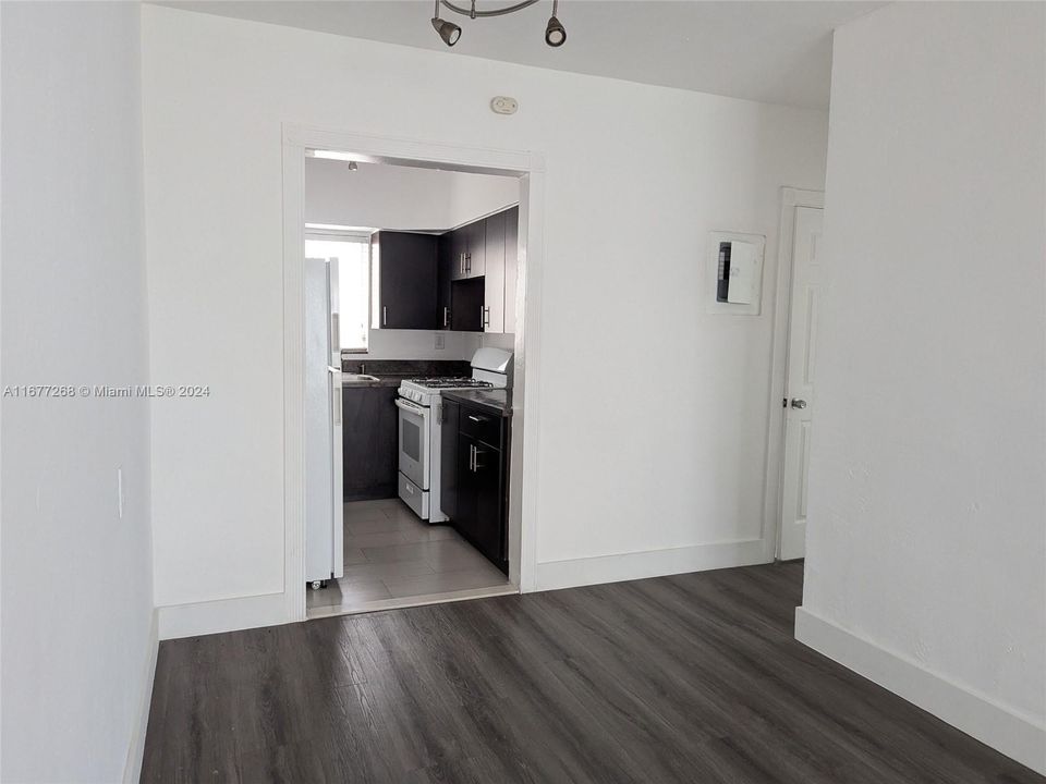 For Rent: $2,250 (2 beds, 1 baths, 1000 Square Feet)