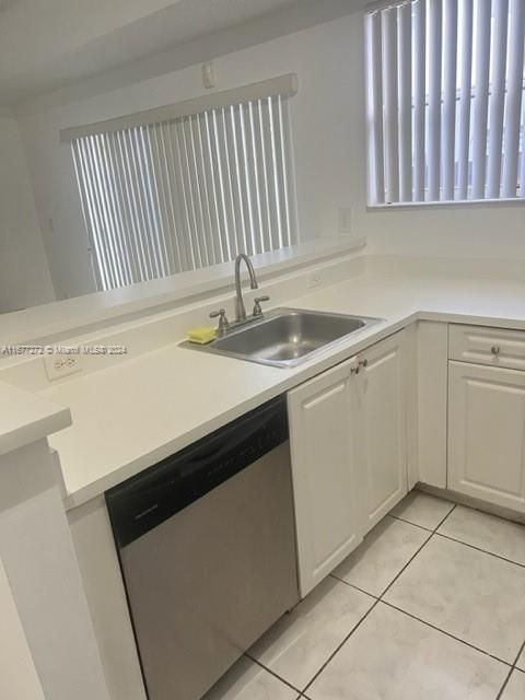 For Rent: $3,100 (3 beds, 2 baths, 1380 Square Feet)