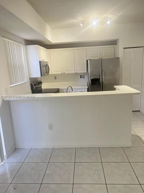 For Rent: $3,100 (3 beds, 2 baths, 1380 Square Feet)