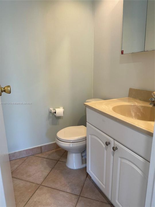 1/2 Bathroom