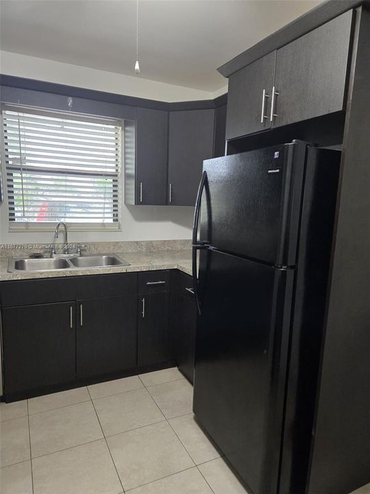 For Rent: $2,500 (3 beds, 2 baths, 1230 Square Feet)