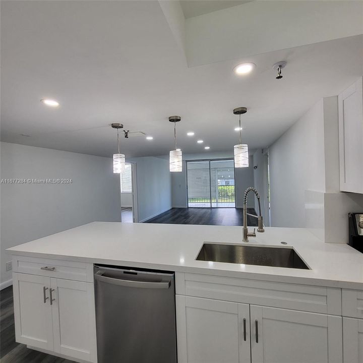 For Sale: $370,000 (3 beds, 2 baths, 1414 Square Feet)