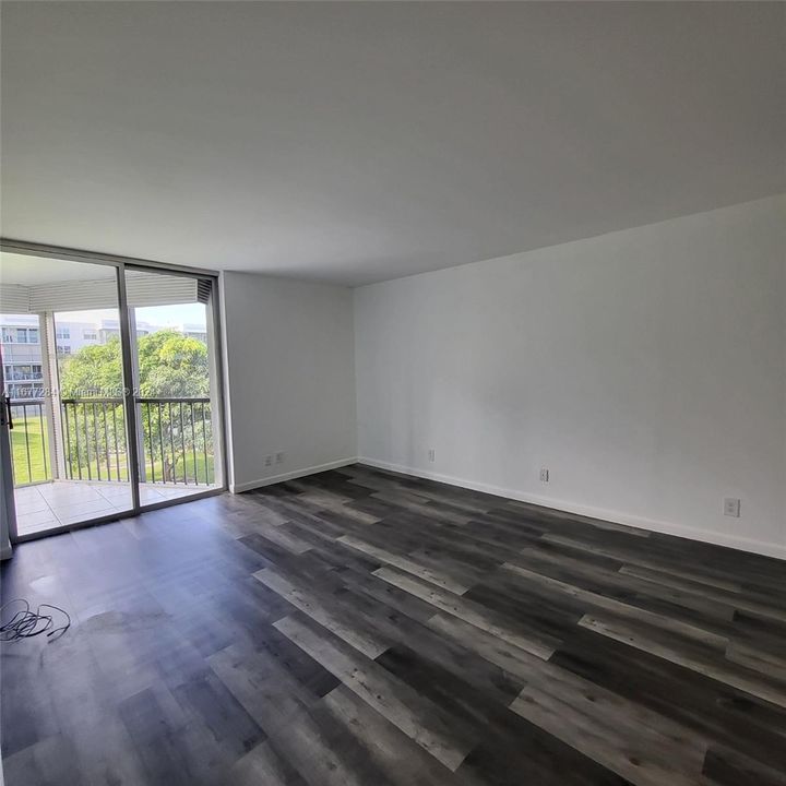 For Sale: $370,000 (3 beds, 2 baths, 1414 Square Feet)