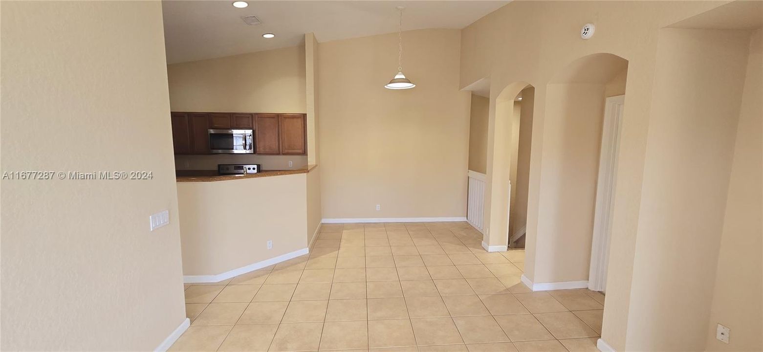 For Rent: $2,200 (2 beds, 2 baths, 1022 Square Feet)