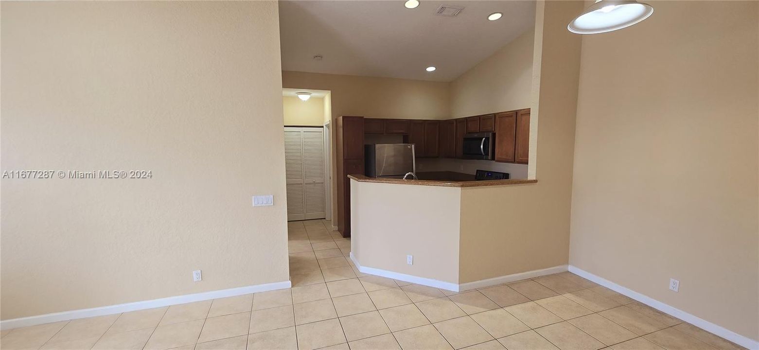 For Rent: $2,200 (2 beds, 2 baths, 1022 Square Feet)