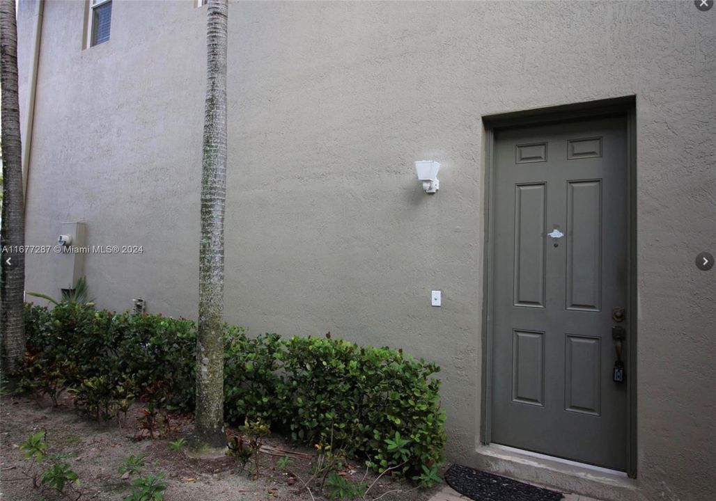 For Rent: $2,200 (2 beds, 2 baths, 1022 Square Feet)