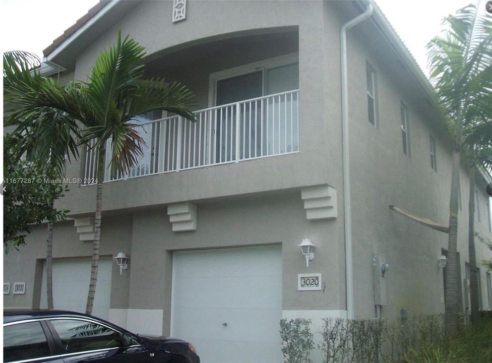 For Rent: $2,200 (2 beds, 2 baths, 1022 Square Feet)