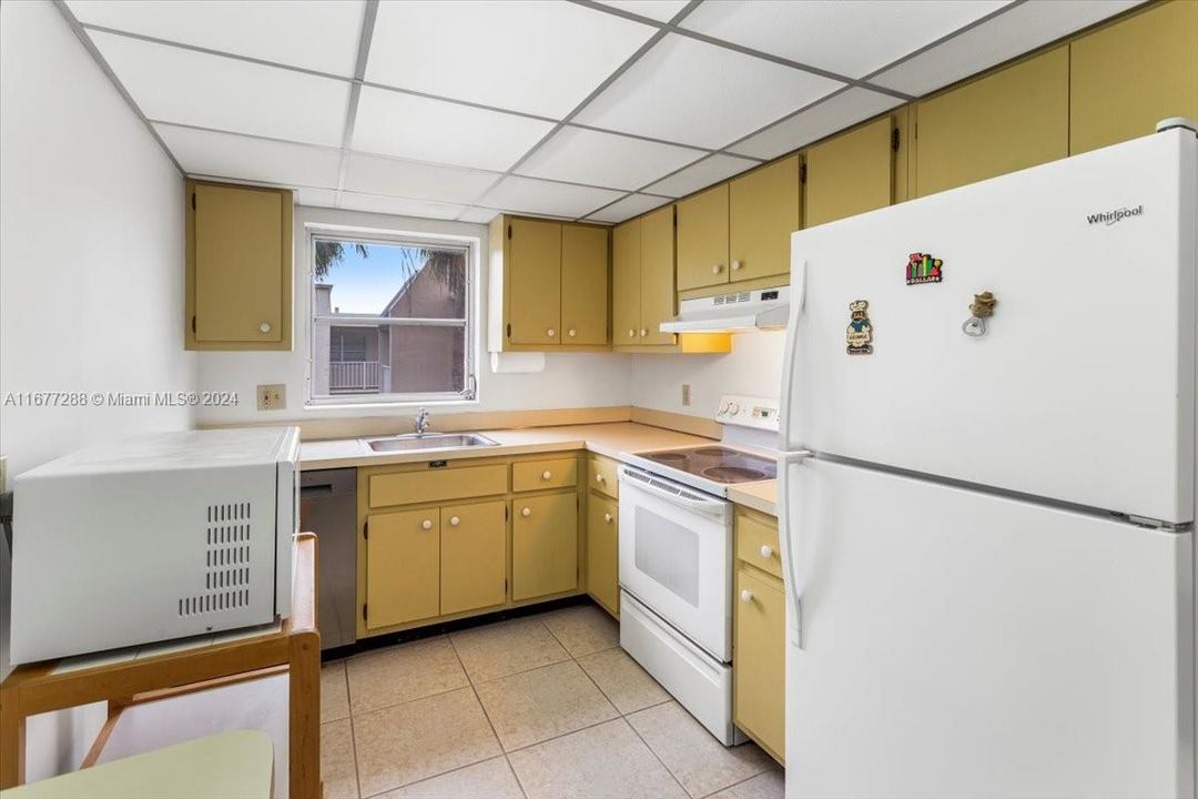 For Sale: $259,000 (1 beds, 1 baths, 809 Square Feet)