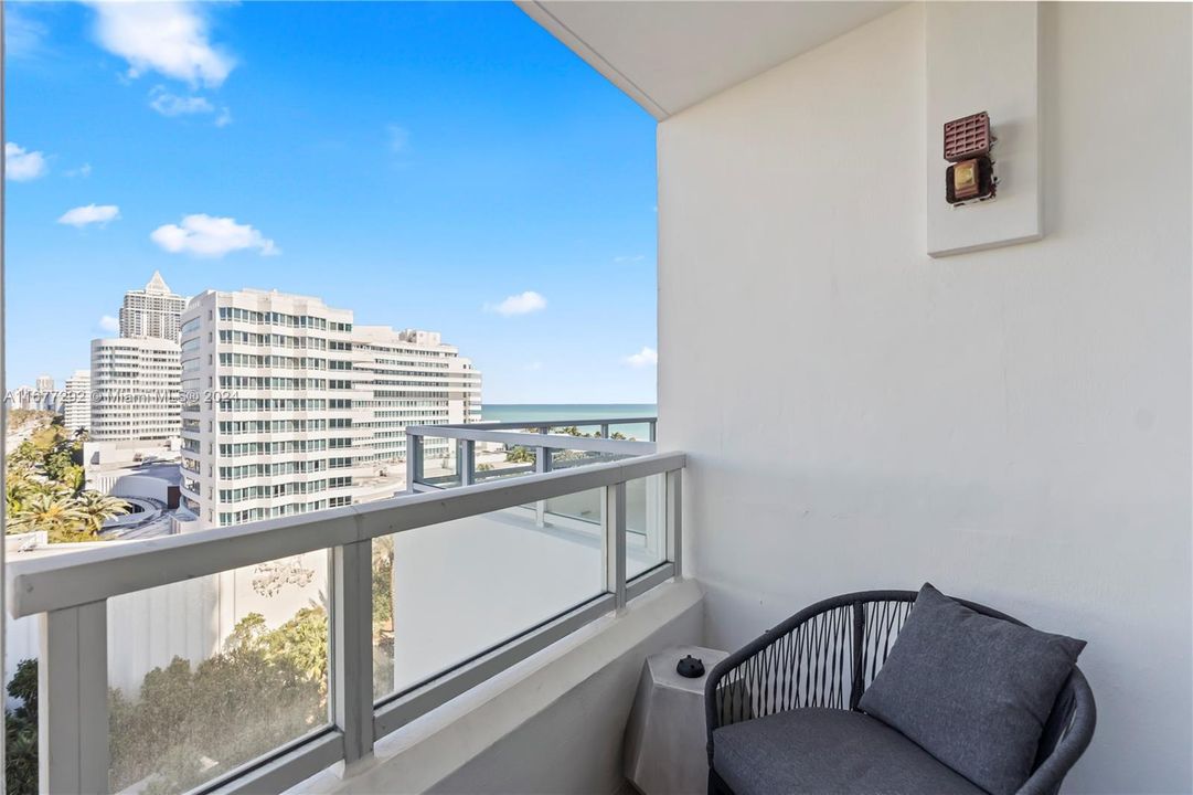 For Sale: $1,359,000 (1 beds, 1 baths, 1066 Square Feet)