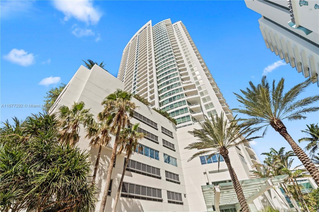 For Sale: $1,359,000 (1 beds, 1 baths, 1066 Square Feet)