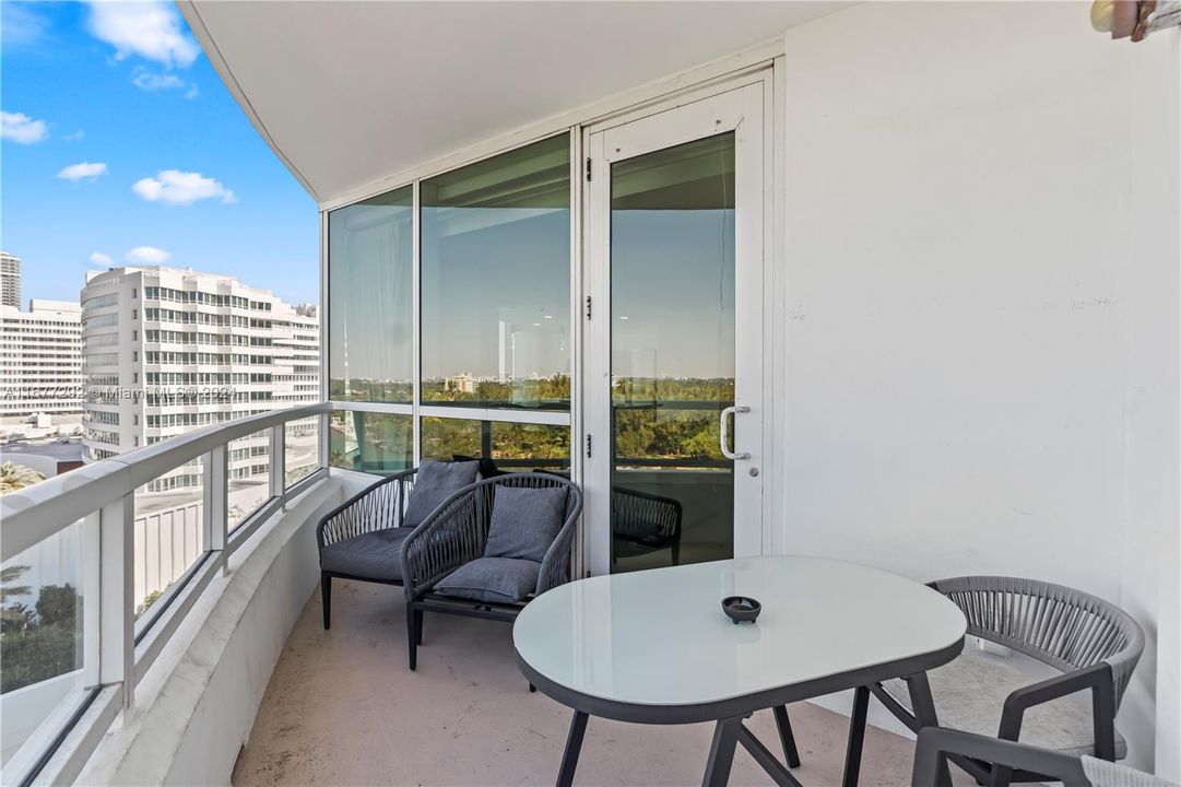 For Sale: $1,359,000 (1 beds, 1 baths, 1066 Square Feet)