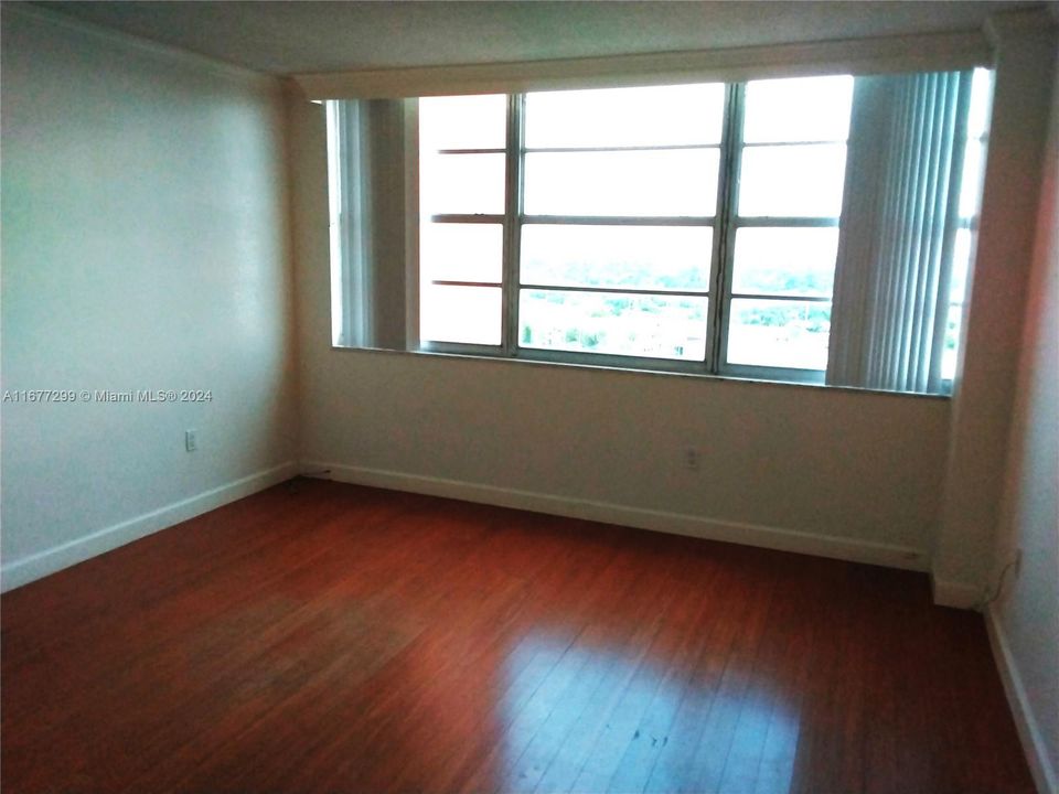 For Rent: $2,300 (2 beds, 2 baths, 1140 Square Feet)