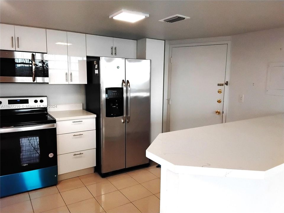 For Rent: $2,300 (2 beds, 2 baths, 1140 Square Feet)