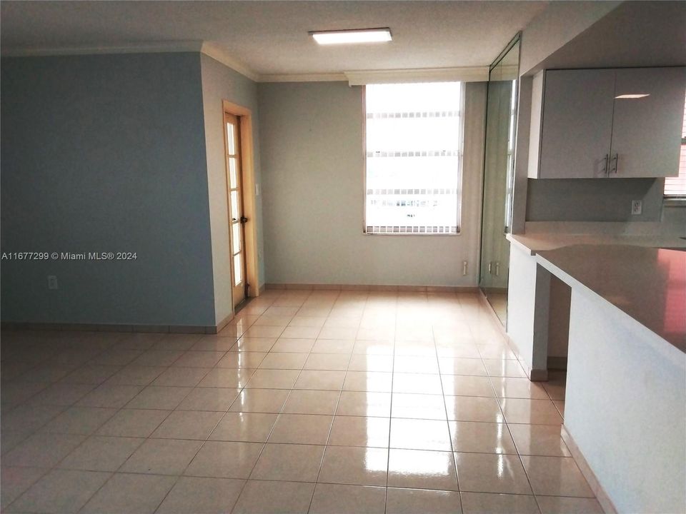 For Rent: $2,300 (2 beds, 2 baths, 1140 Square Feet)