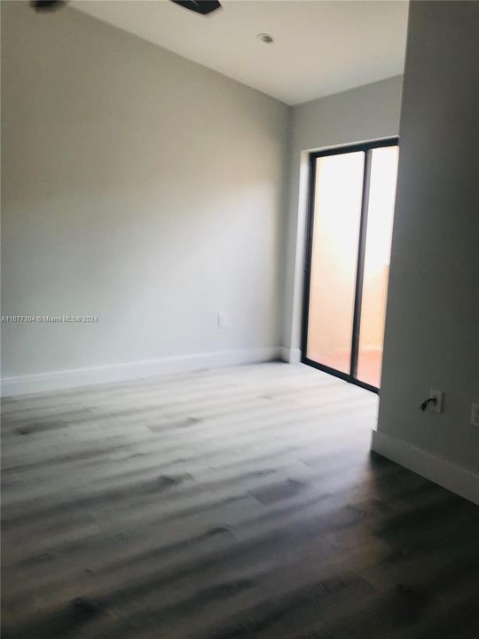 For Rent: $2,400 (2 beds, 2 baths, 965 Square Feet)