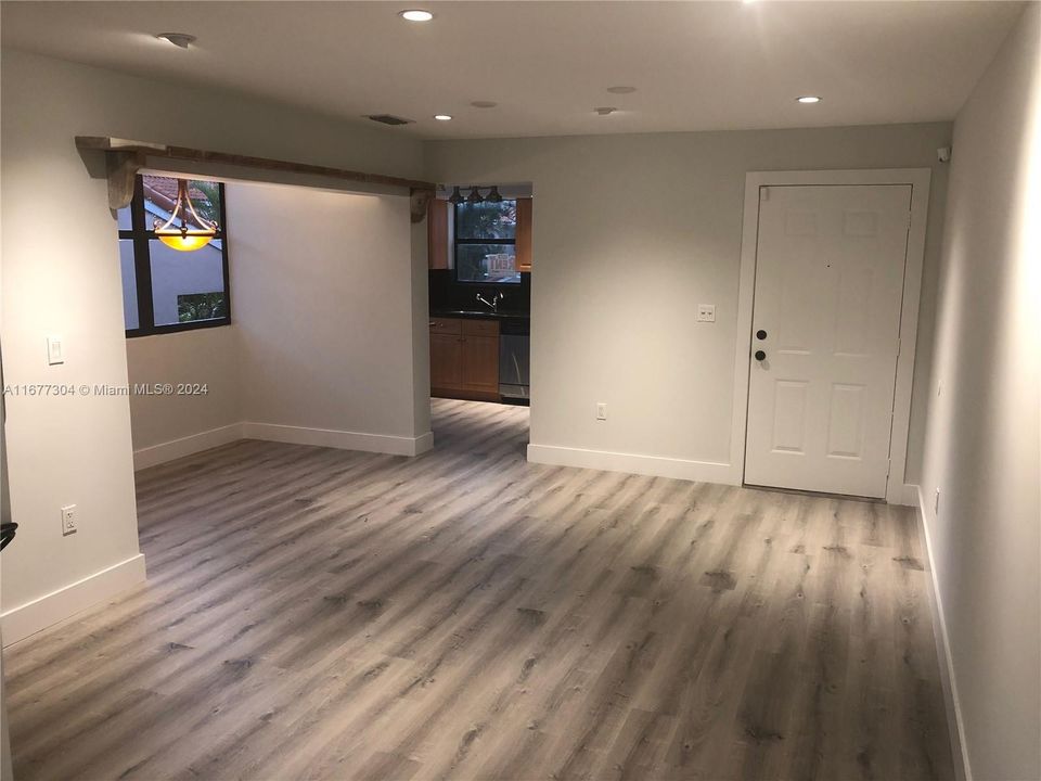 For Rent: $2,400 (2 beds, 2 baths, 965 Square Feet)