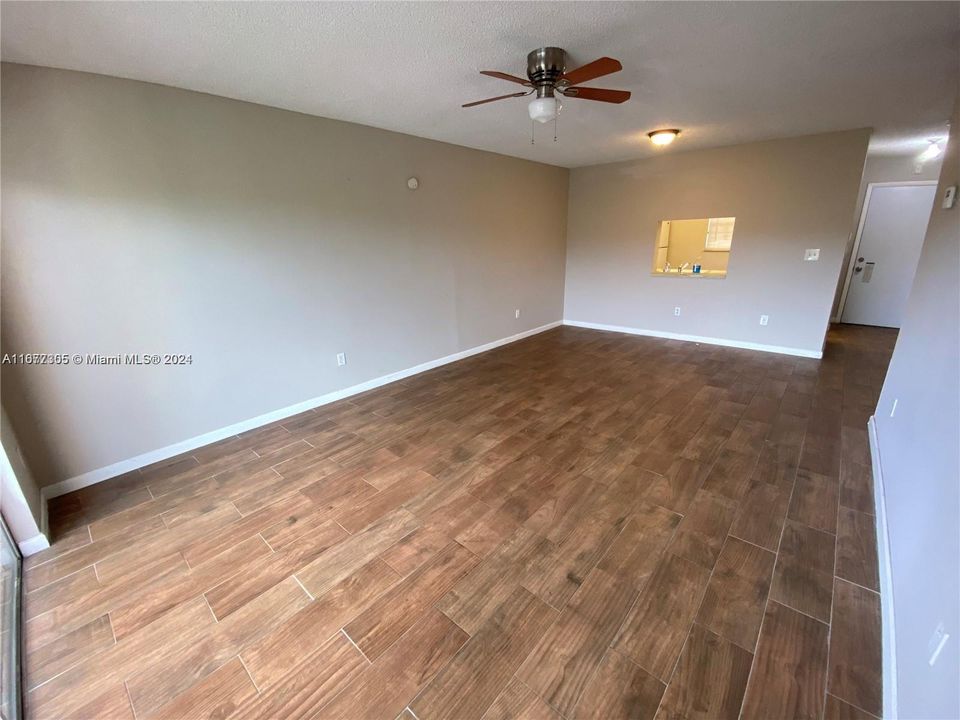 For Rent: $1,900 (2 beds, 2 baths, 959 Square Feet)