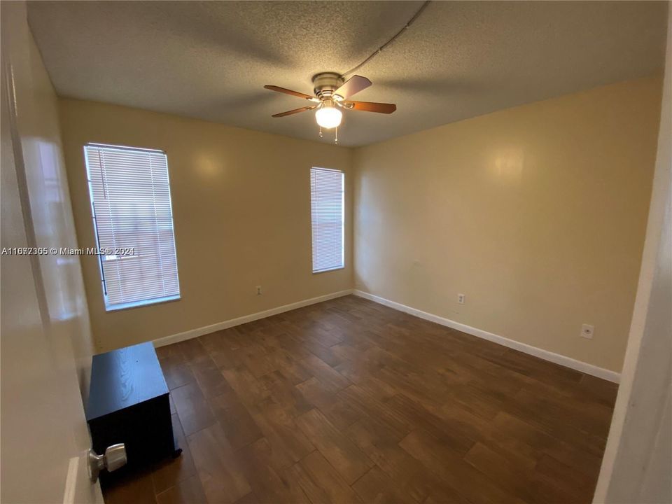 For Rent: $1,900 (2 beds, 2 baths, 959 Square Feet)